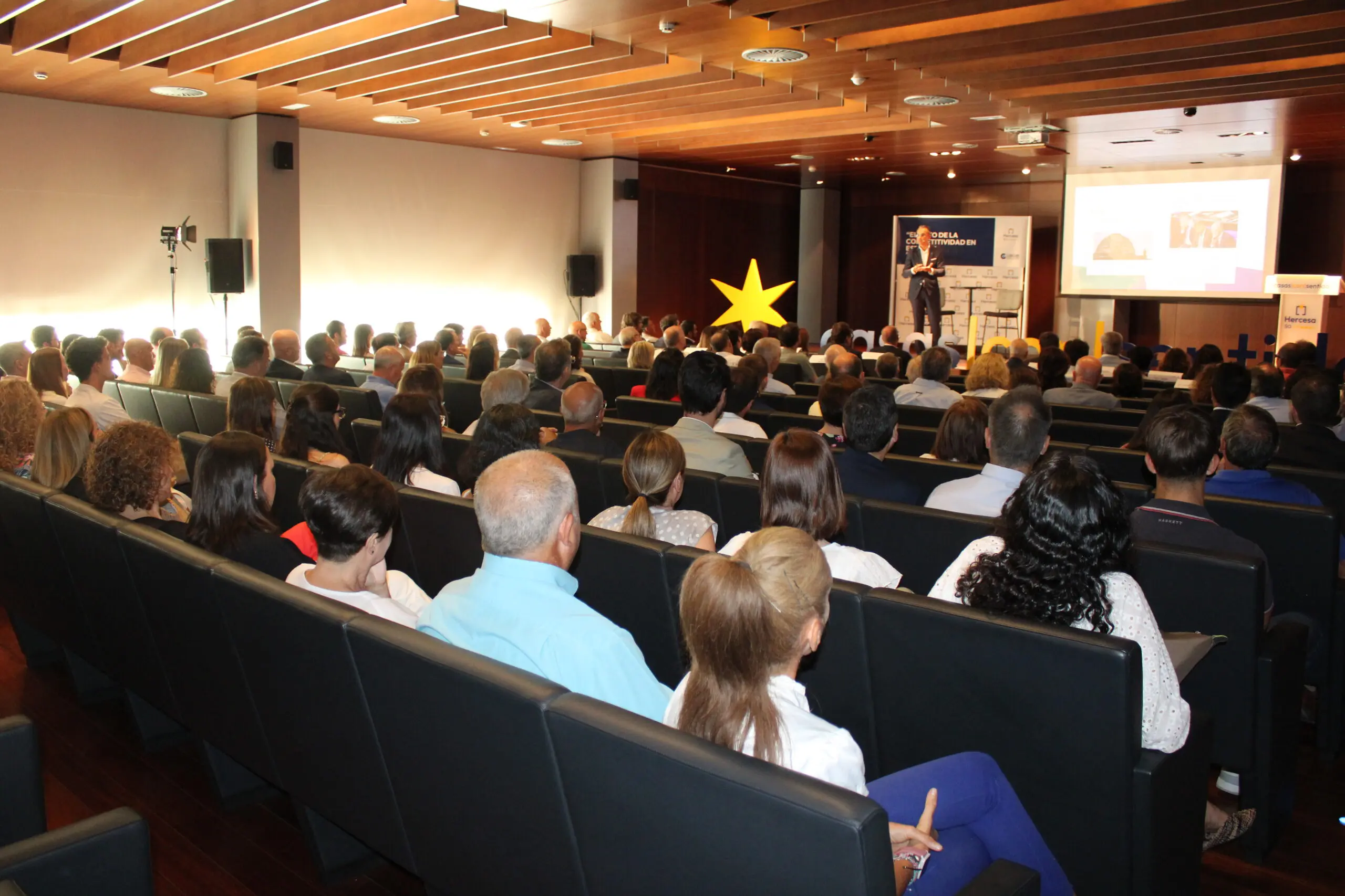Charla coloquio Artruo Bris